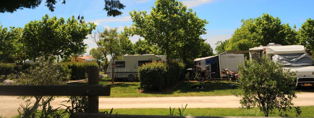 Camping L' Arlesienne Hotel Exterior photo