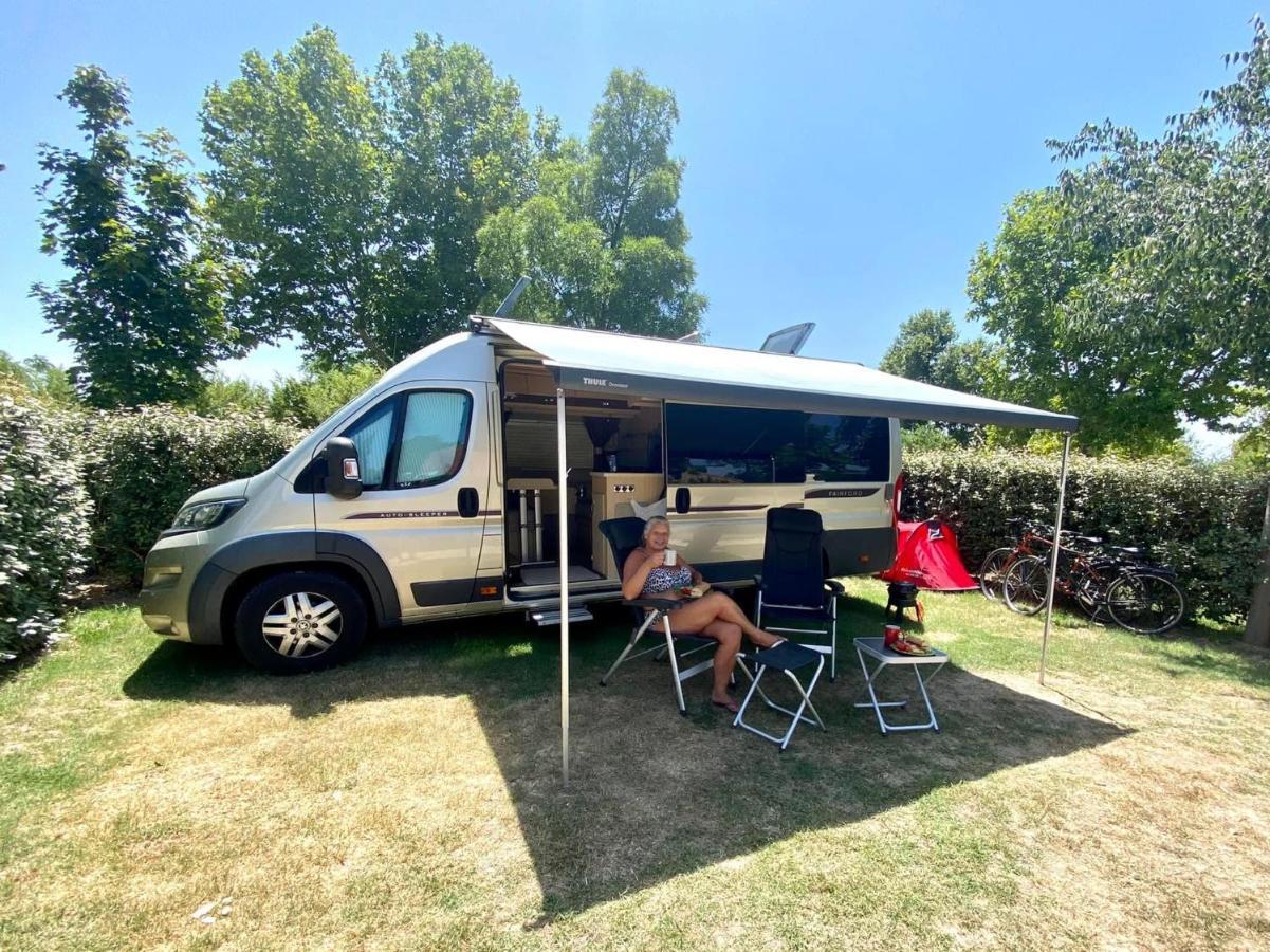 Camping L' Arlesienne Hotel Exterior photo