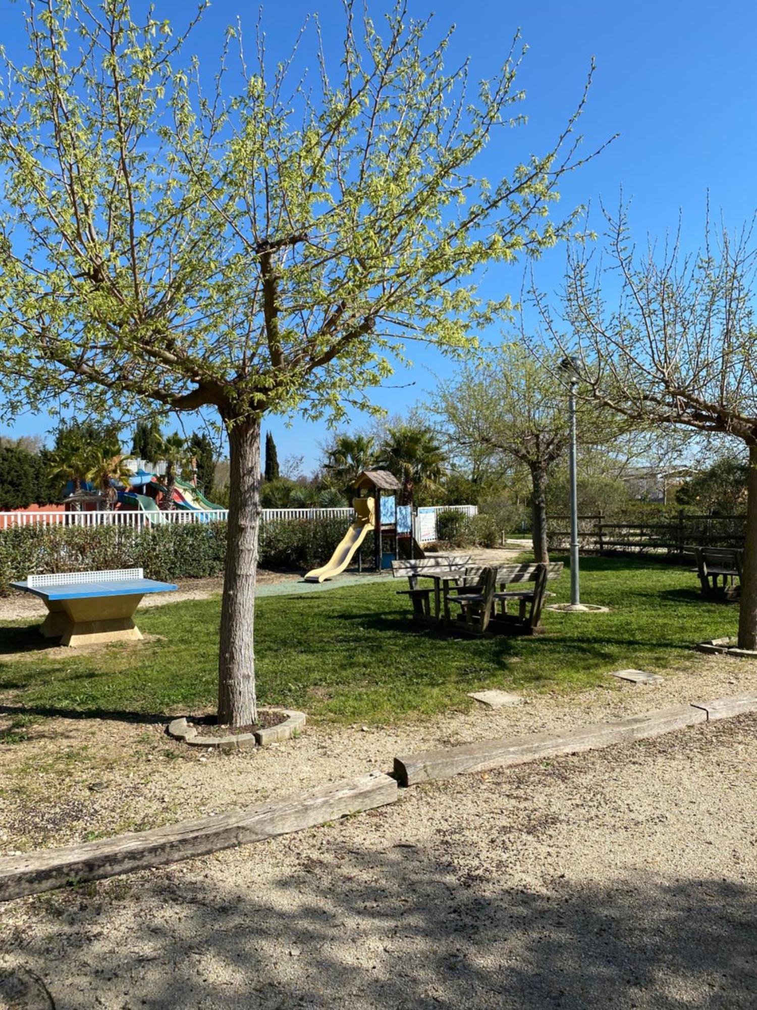 Camping L' Arlesienne Hotel Exterior photo