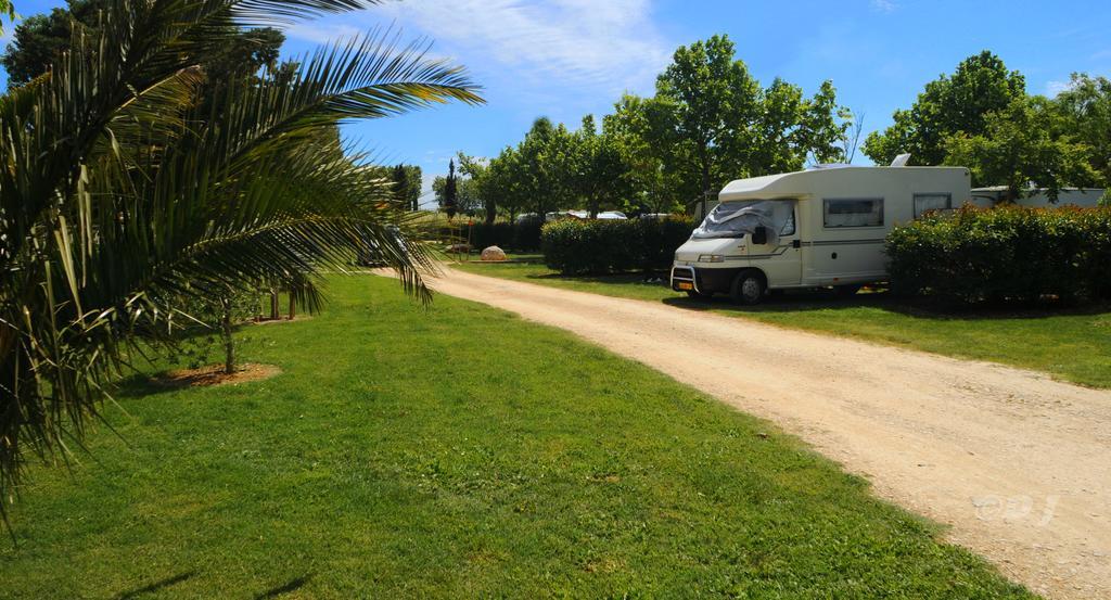 Camping L' Arlesienne Hotel Exterior photo